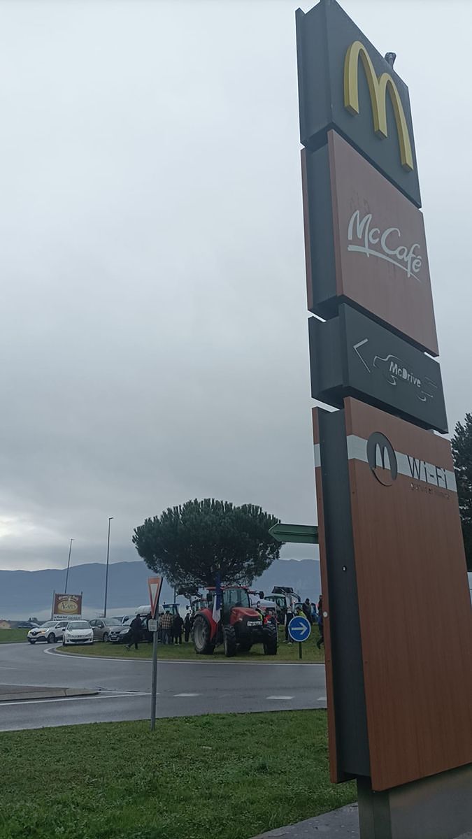 Winning photograph of the Special Jury Prize – March 10: “Mercosur: Feeding capitalism to poison our countryside!”, Collège du Savouret